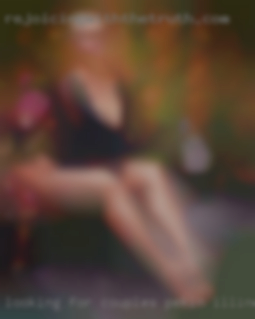Looking for Pekin, Illinois couples, either M/F or  F/F.